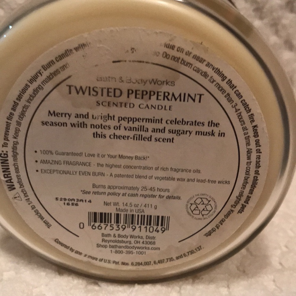 Bath and Body Works Twisted Peppermint 3 Wick Candle - Picture 3 of 4